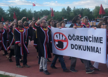 ODTÜ mezuniyet merasiminde Bozkurt işaretine reaksiyon gösteren öğrenci hakkında soruşturma başlatıldı